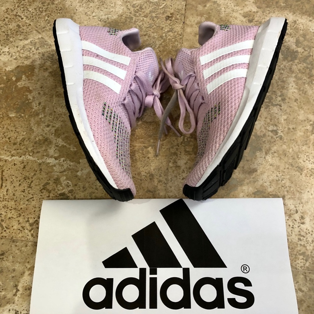 ‼️SOLD‼️🏃♀️ Adidas Pink & White Swift Runs - Picture 3 of 8